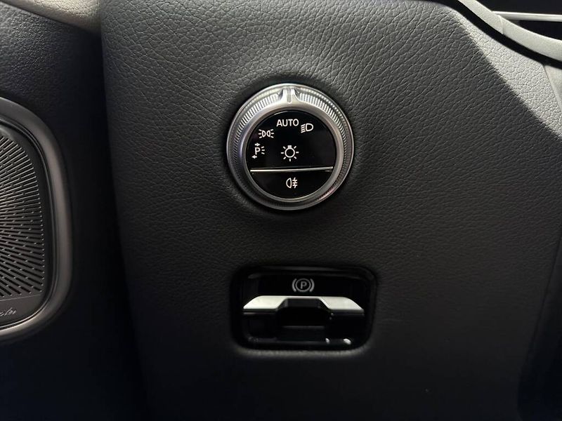 Mercedes-Benz GLC (2024) 300 de 4MATIC - fotka 16 z 28