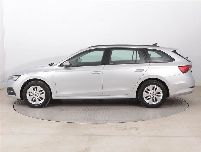 Škoda Octavia (2022) Ambition 2.0 TDI, ČR,1.maj - fotka 3 z 15