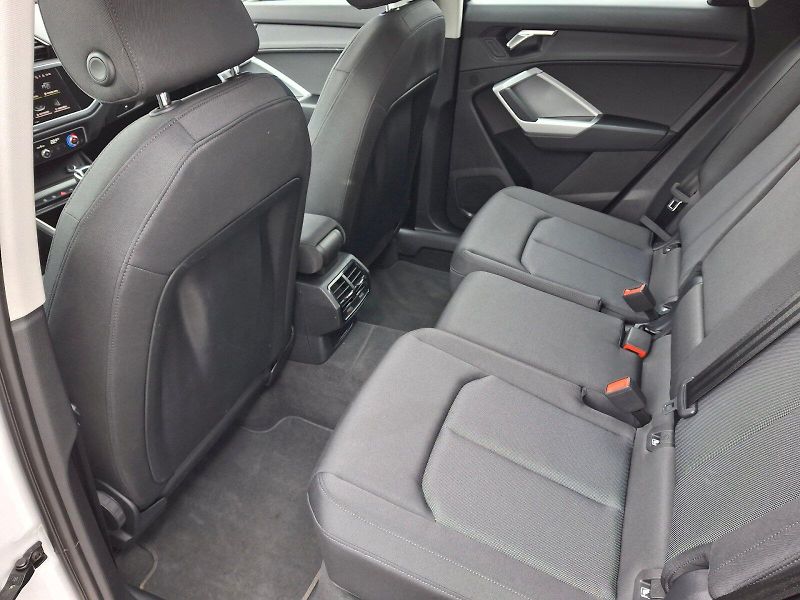 Audi Q3 (2024) Advanced S-Tronic 1,5TFSi 110k - fotka 7 z 35