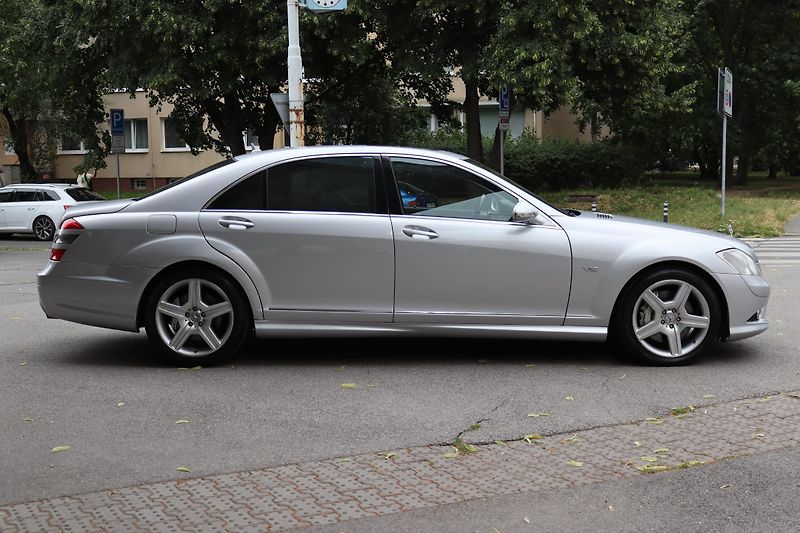 Mercedes-Benz Třídy S S 600 L 5.5 V12 AMG 380kW - fotka 9 z 50