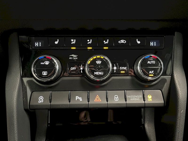 Škoda Karoq (2024) TOP SELECTION 2.0 TDI 4x4 110 - fotka 33 z 33