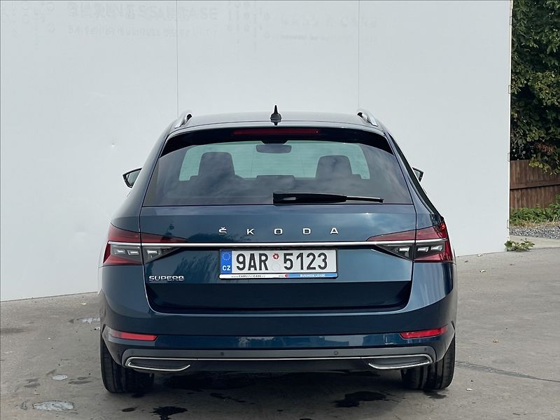 Škoda Superb 1,5 TSI DSG Combi L&K DCC+ACC - fotka 22 z 23