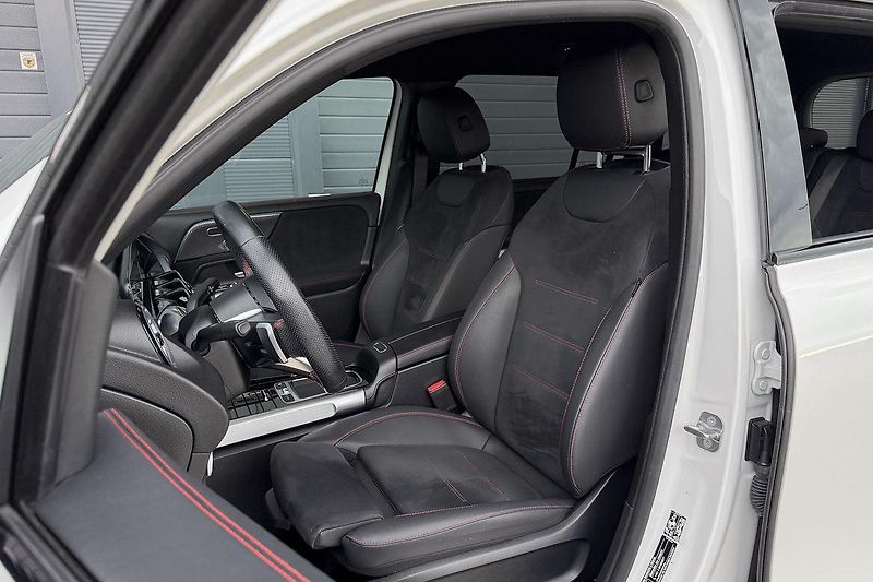 Mercedes-Benz GLB (2024) GLB 200d 4Matic AMG Line - fotka 19 z 63