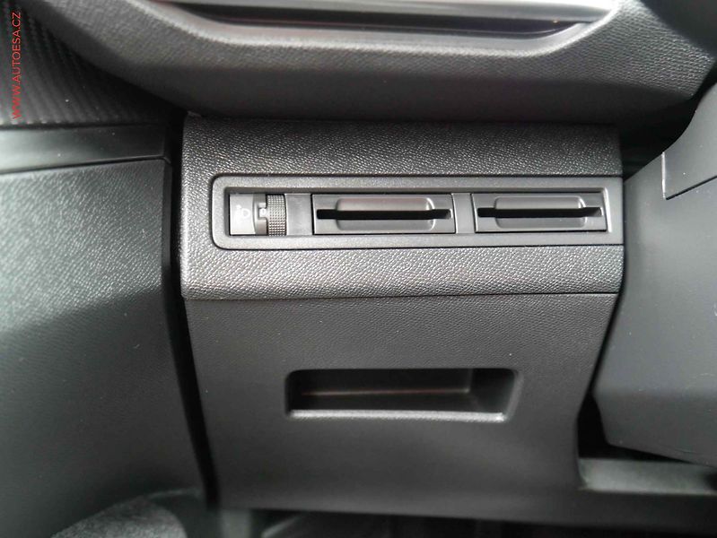 Peugeot 3008 (2017) 1.6HDi, servis.kniha - fotka 19 z 20
