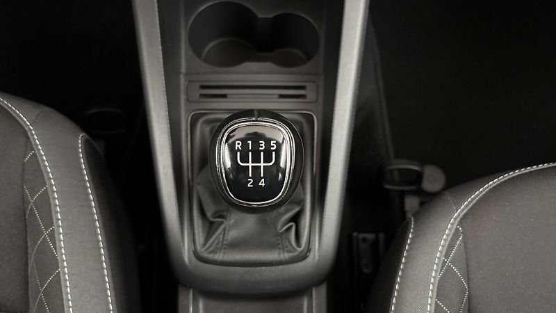 Škoda Fabia 1.0 TSI Ambition Combi - fotka 22 z 23