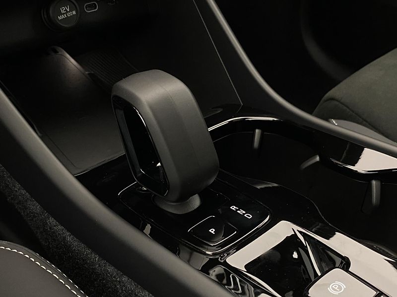 Volvo XC40 (2026) B3 AUT DARK PLUS - fotka 36 z 58
