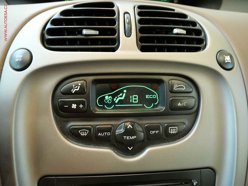 Citroën Xsara Picasso (2005) 1.8i, 1.maj, AC, panor - fotka 16 z 20