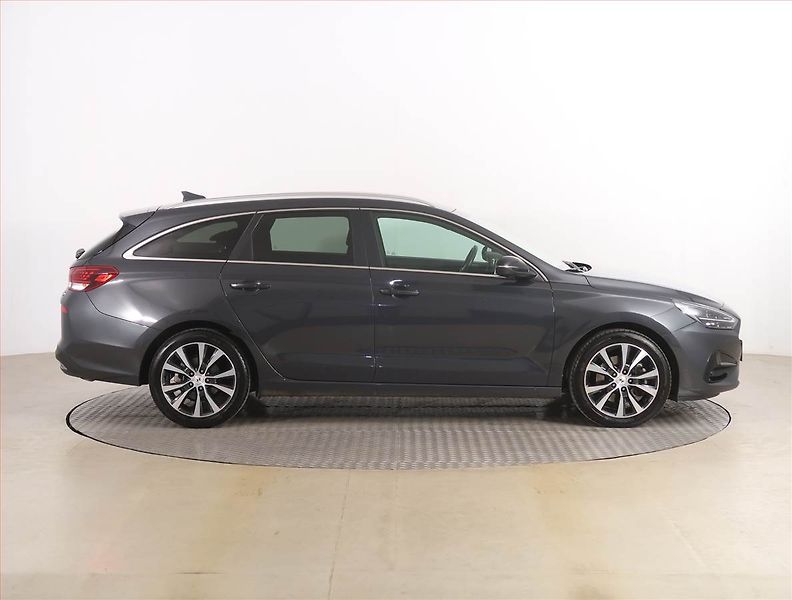 Hyundai i30 (2022) 1.5 T-GDI MHEV, Serv.kniha - fotka 6 z 19