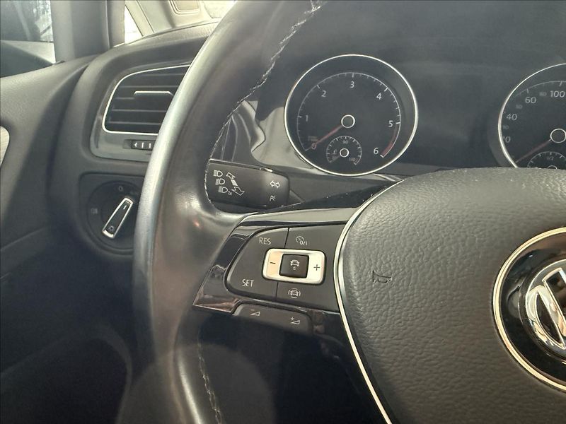 Volkswagen Golf 1,6   TDI 85kW,1.MAJ,SERVISKA - fotka 15 z 28