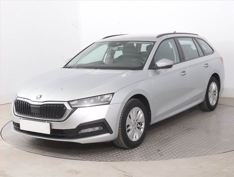 Škoda Octavia (2023) Ambition 2.0 TDI, ČR,1.maj - fotka 2 z 15