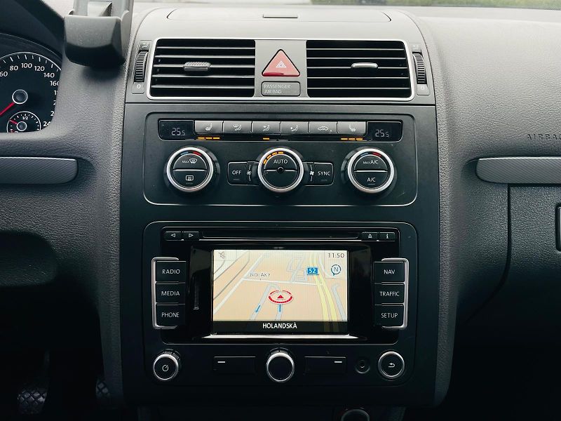 Volkswagen Touran 1.4TSI VÝHŘEV SERVISKA TAŽNÉ - fotka 35 z 46