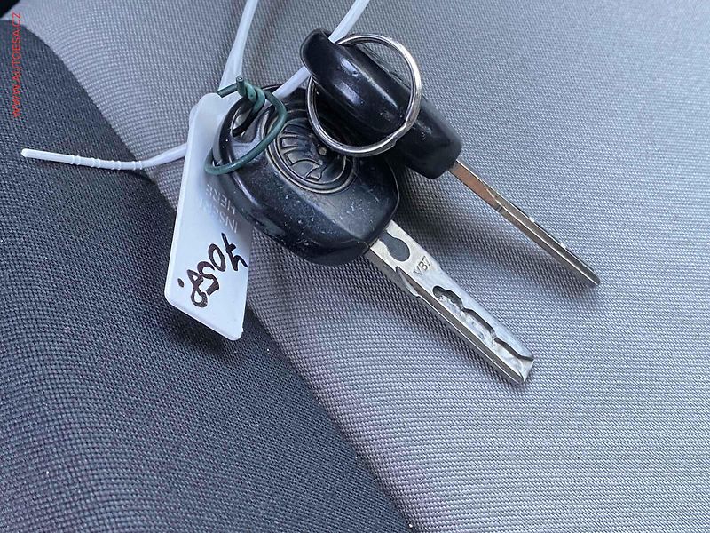 Škoda Citigo (2013) 1.0 MPi, AC, výhřev sed - fotka 12 z 12