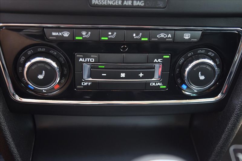 Škoda Superb 2,0 TDI 125KW TOP VÝBAVA ALU - fotka 45 z 50
