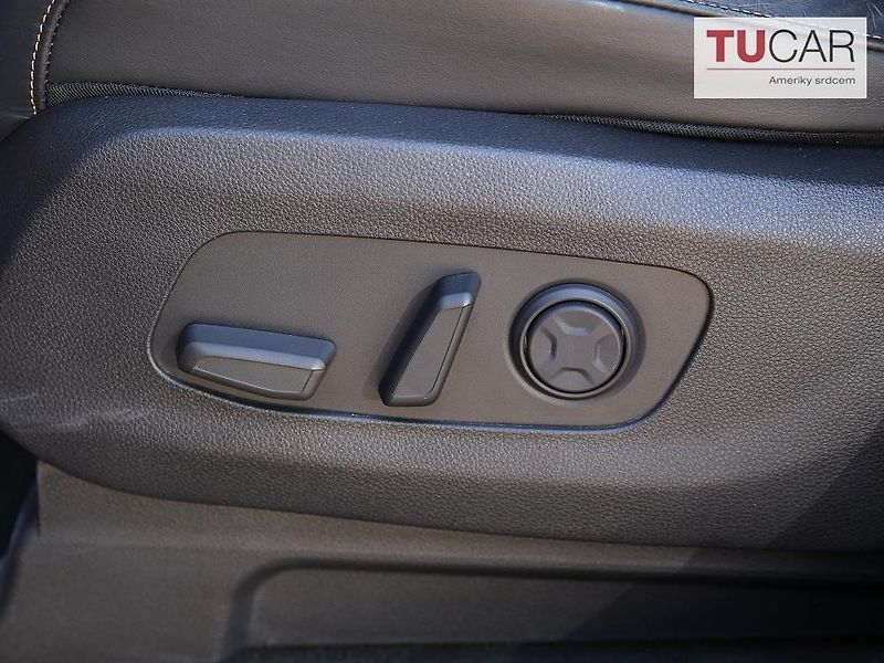 Kia Carnival (2022) 2.2 Diesel Automat 6+3 místa - fotka 28 z 30