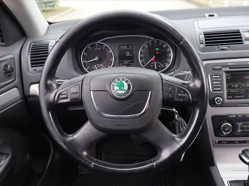 Škoda Octavia (2011) 1.8 TSI, Automat, Serv.kniha - fotka 16 z 20