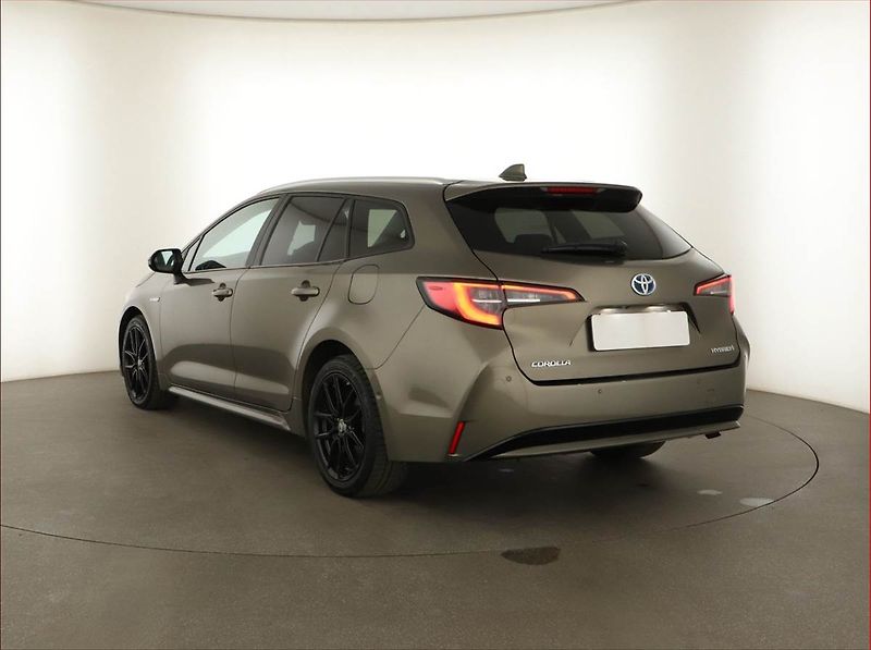 Toyota Corolla (2020) 1.8 Hybrid - fotka 4 z 22