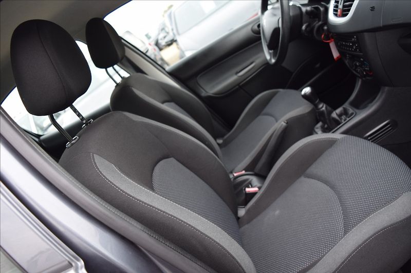 Peugeot 206 1,4 i (TU3) 54KW SERVISKA ALU - fotka 24 z 41