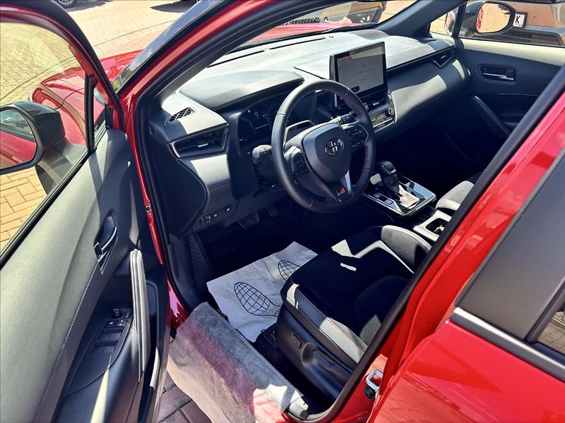 Toyota Corolla (2026) 2,0 HEV  GR SPORT - fotka 10 z 11
