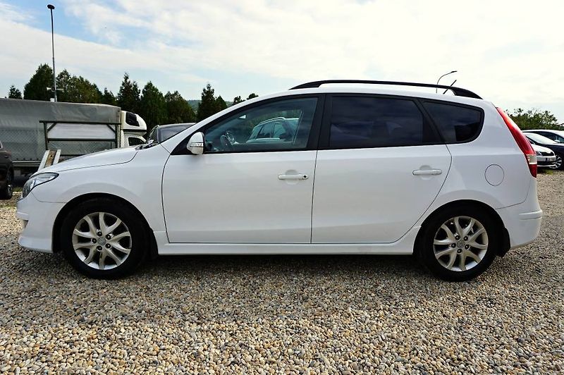 Hyundai i30 (2010) STYLE 1,6 CVVT 93 kW - fotka 7 z 35