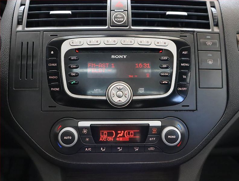 Ford C-MAX (2010) Ghia 1.6 TDCi, nová STK - fotka 12 z 18