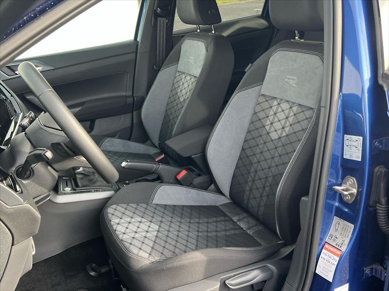 Volkswagen Polo 1,0 TSi 81kW 7DSG R-LINE - fotka 11 z 26