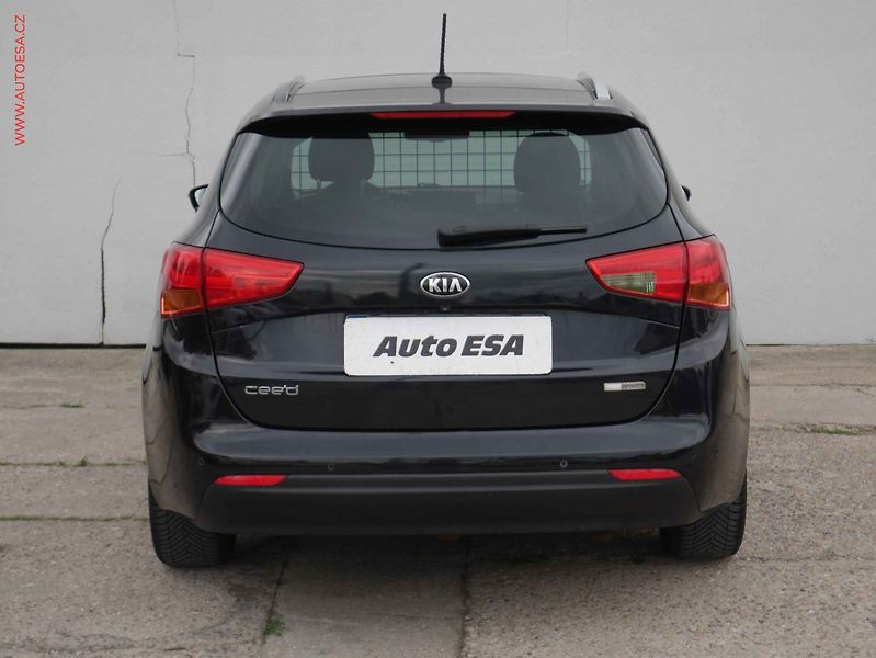 Kia Ceed (2014) 1.6 CRDi, Výhř.sed. - fotka 5 z 15