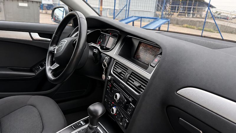 Audi A4 (2012) 2.0TDI,105KW,AT,ČR - fotka 2 z 16