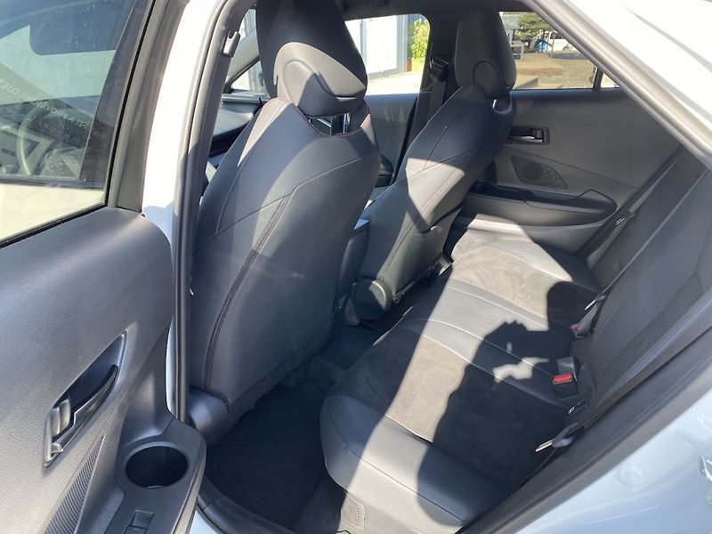 Toyota C-HR 2.0PHEV, ČR, GR Sport VIP, JBL - fotka 13 z 38