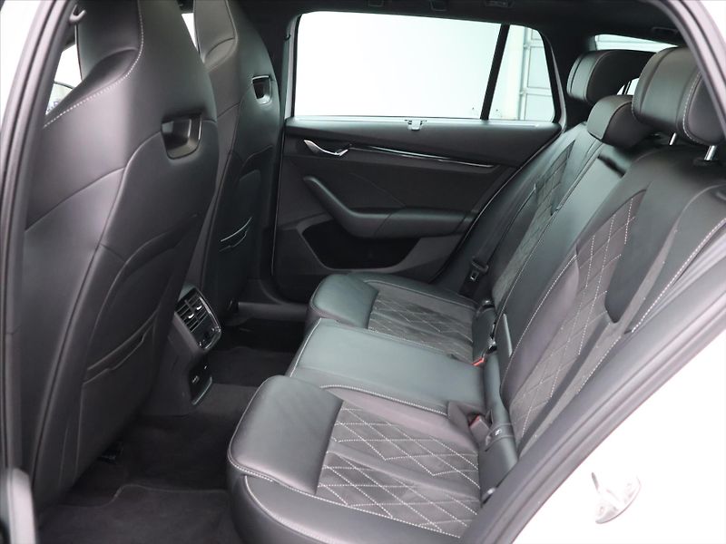 Škoda Octavia 2,0 TSI 180kW DSG RS 1.Maj - fotka 15 z 40