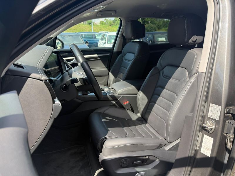 Volkswagen Touareg R-Line 3.0TDI 210kW A8 4x4 - fotka 8 z 24