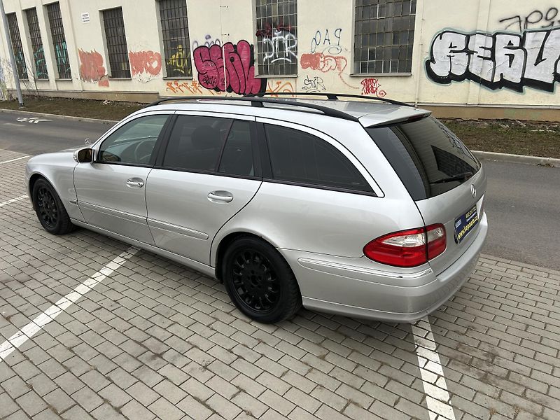 Mercedes-Benz Třídy E E 220 CDI Elegance - fotka 23 z 35