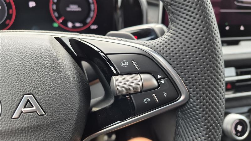 Škoda Kodiaq 2,0 TDi 142 Kw 4x4 Sportline - fotka 12 z 28