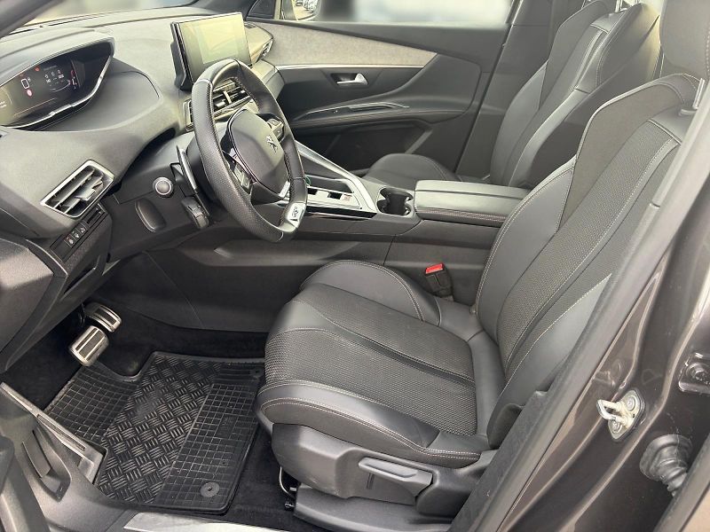 Peugeot 5008 (2023) 1.2PT 96kW CZ DPH - fotka 7 z 11