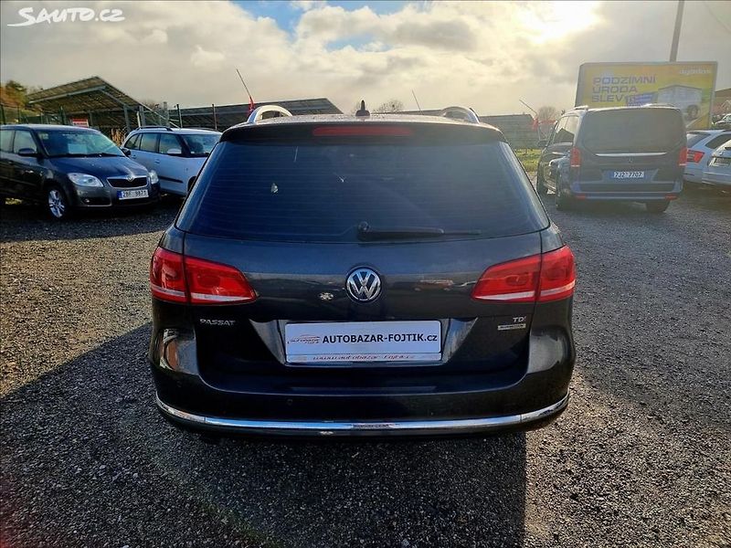 Volkswagen Passat (2012) 1,6 TDi 77KW - fotka 6 z 23