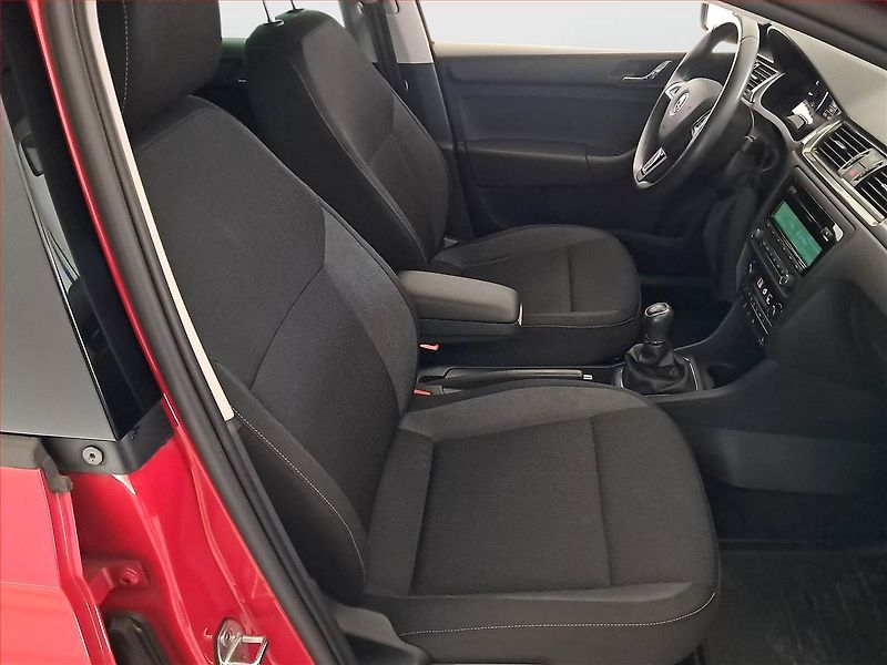 Škoda Rapid (2014) Spaceback 1.2 TSI, ČR,1.maj - fotka 9 z 15