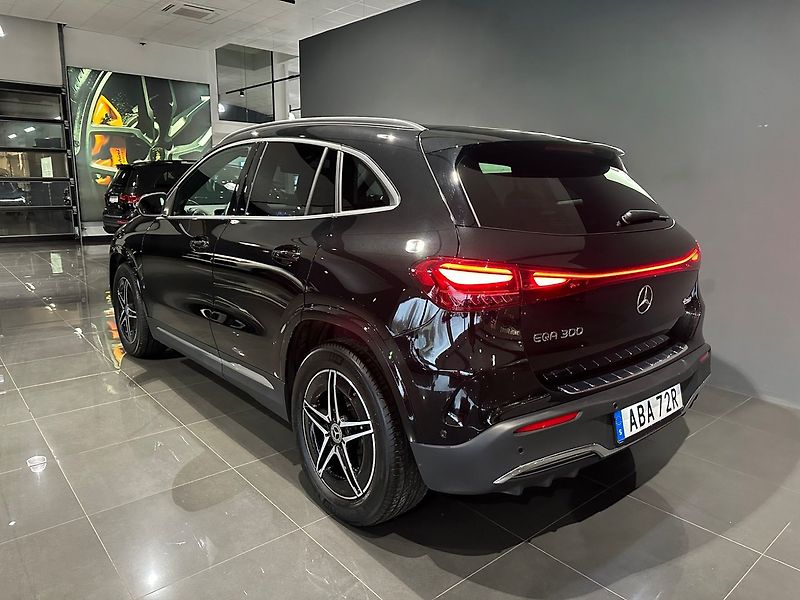 Mercedes-Benz EQA 300 4M AMG Advanced DISTRO - fotka 4 z 12