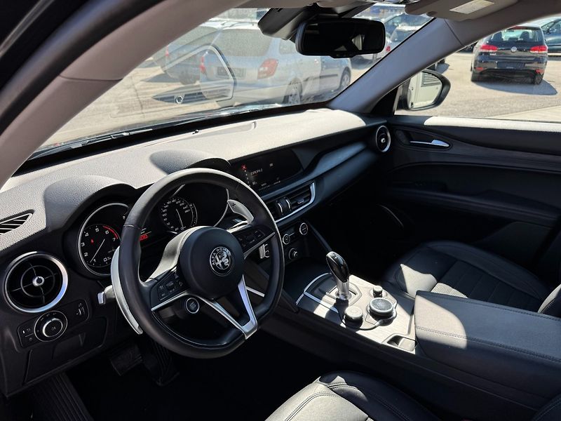 Alfa Romeo Stelvio (2018) 2,0 T 206 KW Q4 AT ZF8 SUPER - fotka 10 z 36