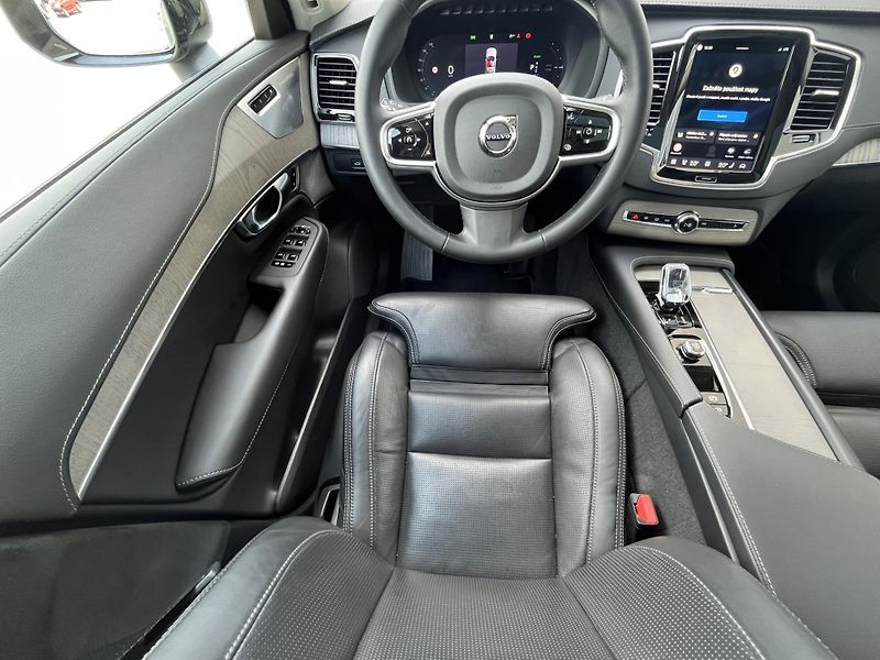 Volvo XC90 T8 AWD ULT B&W VENT VZDUCH 7M* - fotka 22 z 55