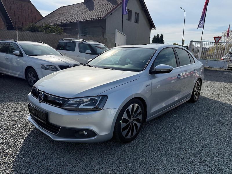 Volkswagen Jetta 1.4 TSI HYBRID DSG HIGHLINE - fotka 3 z 13