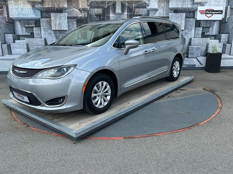 Chrysler Pacifica (2019) 3.6i, 214KW, BLIS - fotka 3 z 26