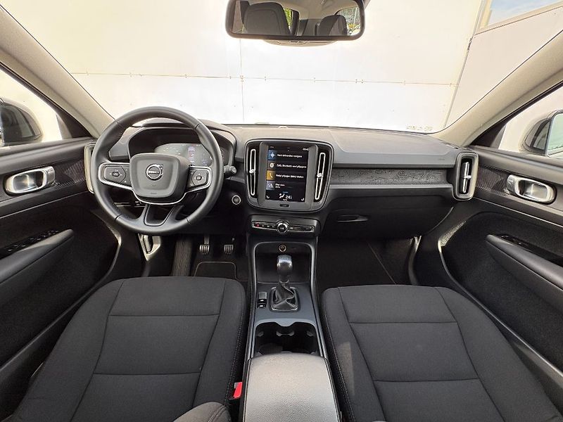 Volvo XC40 Momentum core T2 95kW - fotka 13 z 23