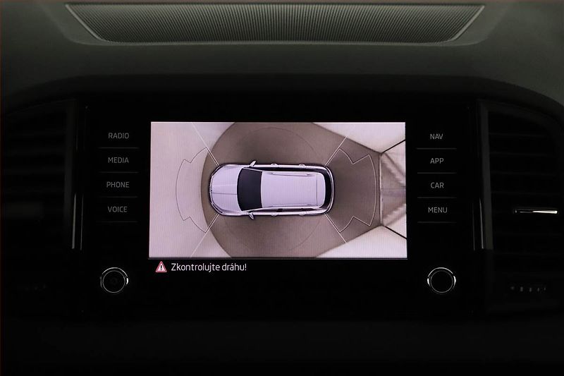 Škoda Karoq (2025) 2.0 TDI, Sportline, Navigace - fotka 16 z 18