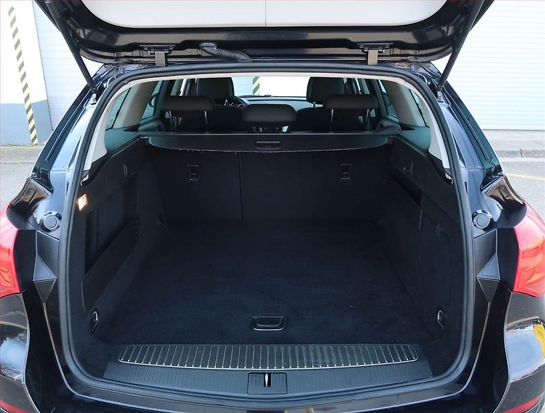Opel Astra (2011) 1.4 T, Tempomat, Park. senzory - fotka 13 z 18
