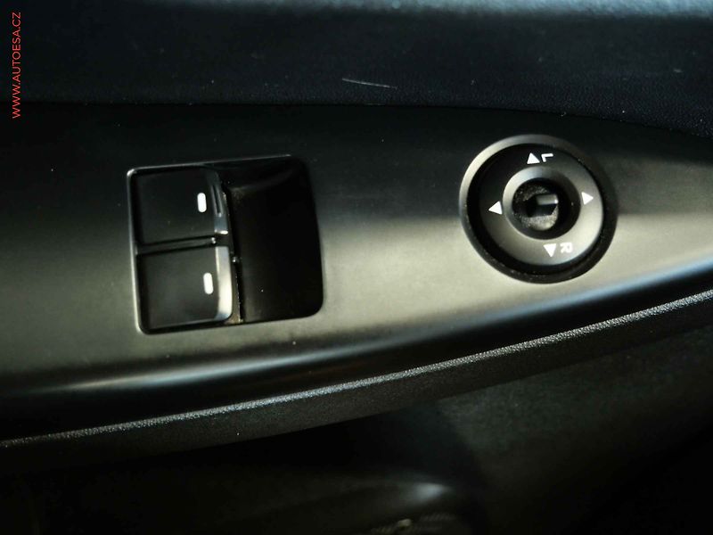 Hyundai ix20 (2015) 1.6 CVVT, 1.maj,ČR, Klima - fotka 14 z 21