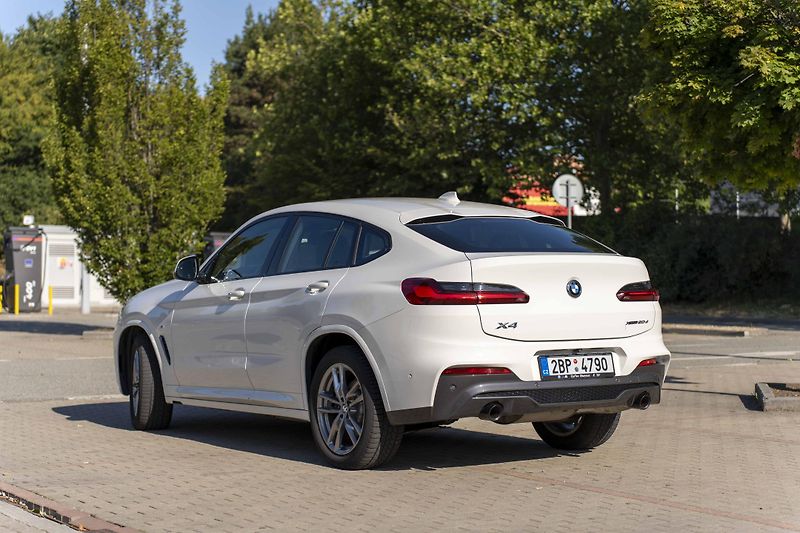 BMW X4 (2021) xDrive 20d M Sport paket, DPH - fotka 2 z 32
