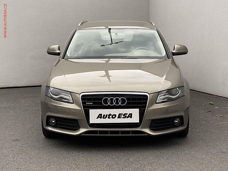 Audi A4 (2009) 3.0 TDi Quattro, Bixen, navi - fotka 2 z 19