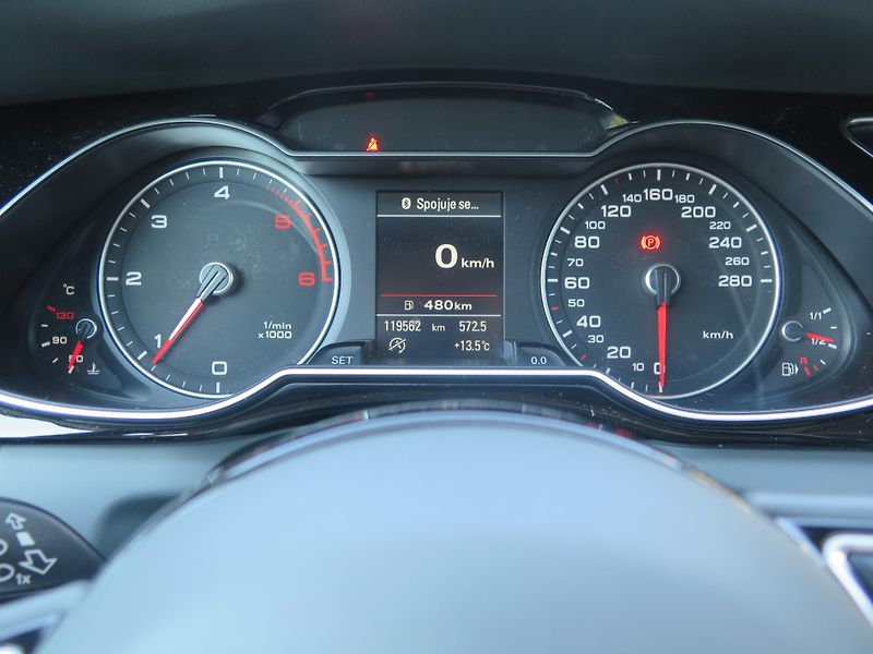 Audi A4 A4 2,0 TDI FULL S-LINE - fotka 17 z 23