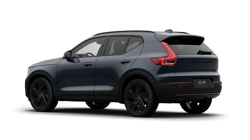 Volvo XC40 (2027) PLUS BLACK ED. B4, 360°, LOUNG - fotka 3 z 7