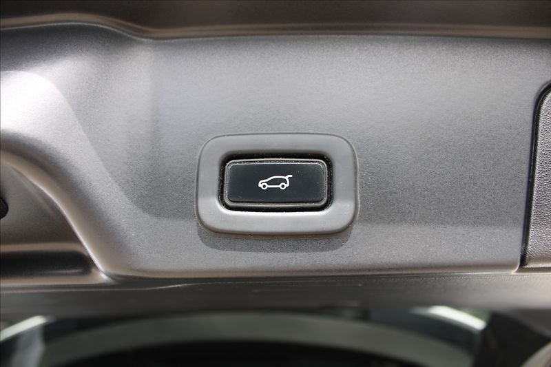 Land Rover Range Rover Evoque 2,0 P250  DPH,4x4,R-DYNAMICS - fotka 35 z 42