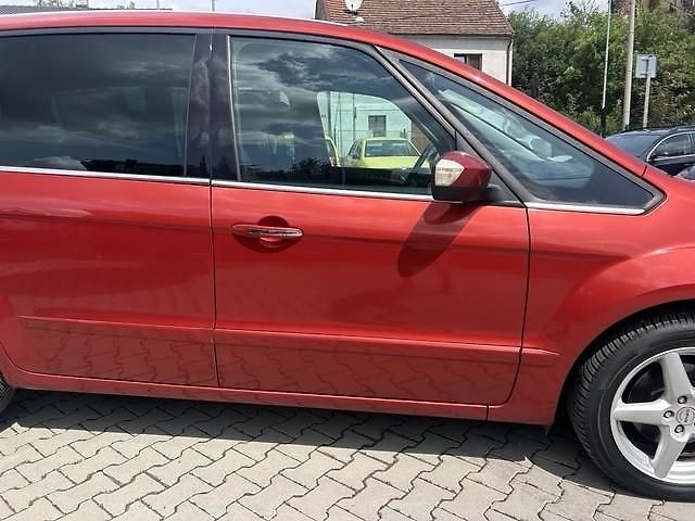 Ford Galaxy 2,0TDCi Ghia 7míst - fotka 14 z 54